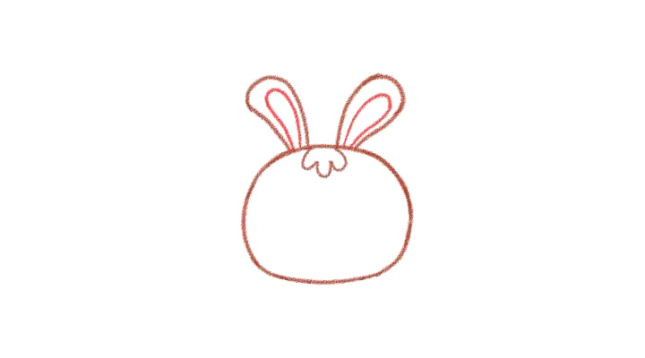 步骤3：画花纹，小兔子脑袋上画一个三瓣的花纹。