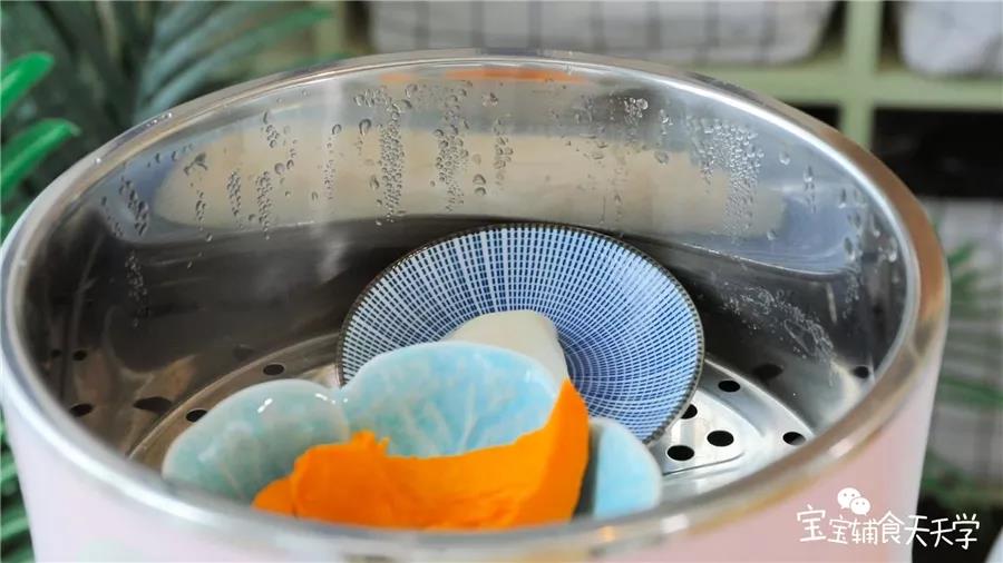 南瓜、贝柱蒸熟