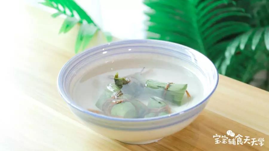 第15步：出锅后放入冷水里浸泡一下再拆开就可以开吃啦！