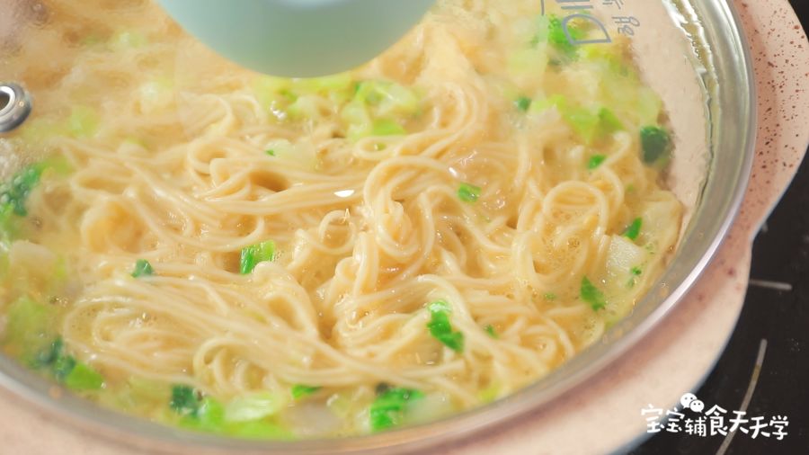 加盖小火焖煮蛋液即可