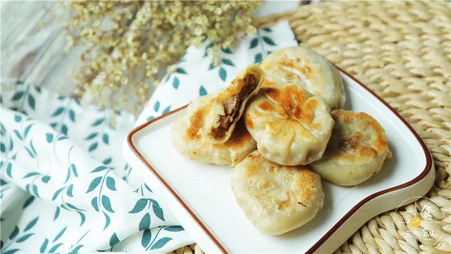 爆汁蒜香猪肉馅饼