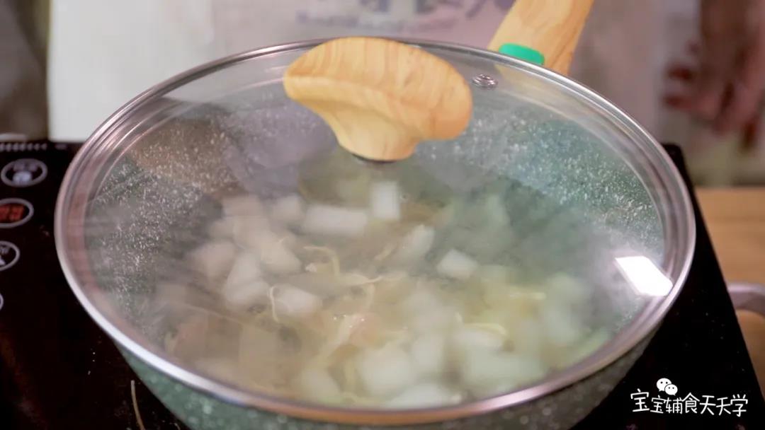 第8步：加盖熬煮至冬瓜软烂