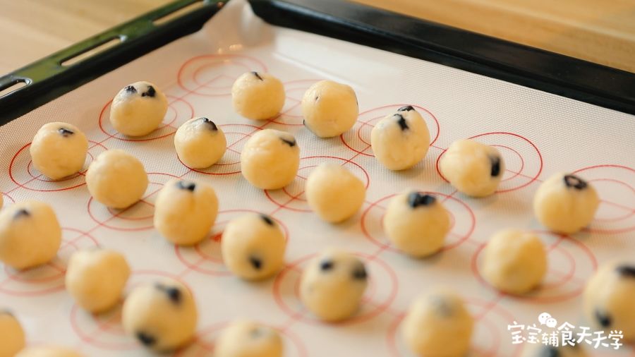 烤箱预热170度，烤15-20分钟，表面干燥就是好了