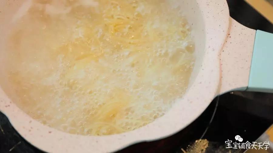 宝宝面条煮熟