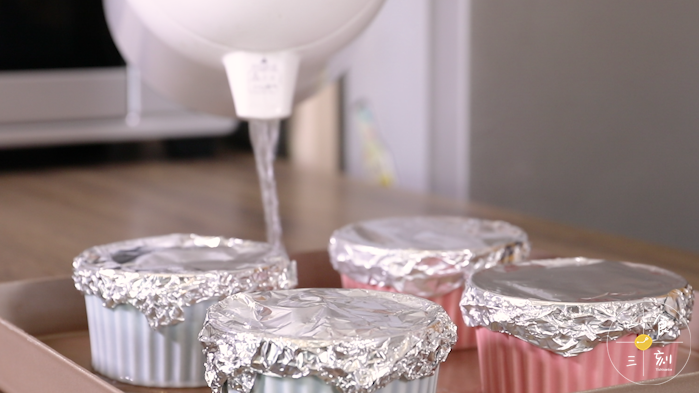 盖上锡纸，然后烤或者蒸都可以（更推荐烤箱做法哦）