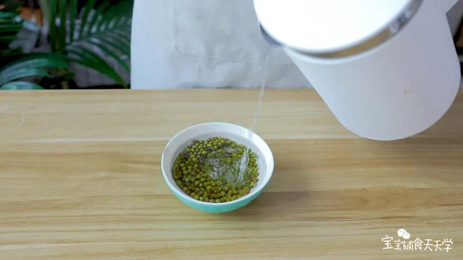 绿豆洗净浸泡1小时