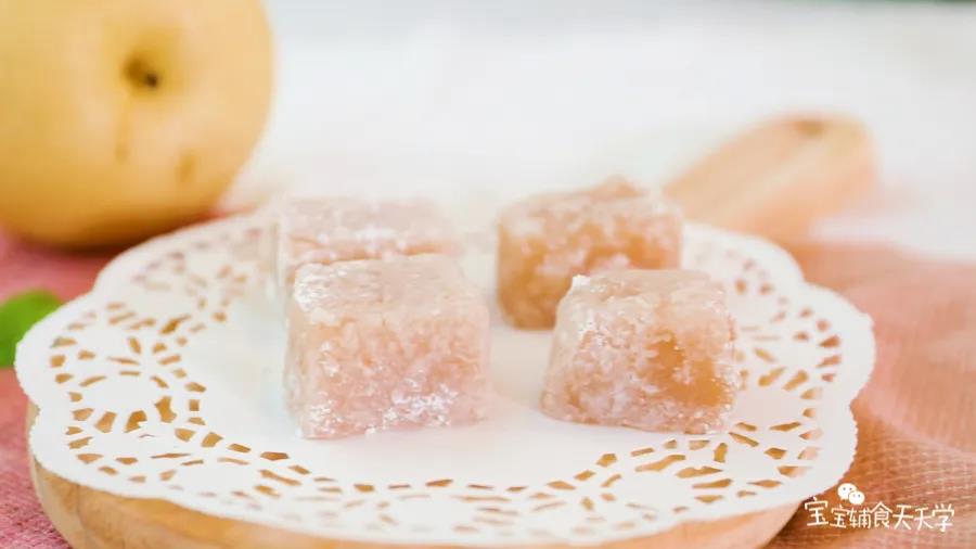 吃不完的雪梨糕，可以在切块后裹上一层熟玉米淀粉保存