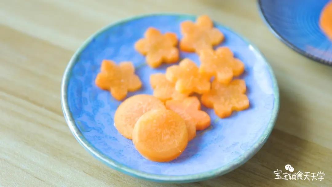 把胡萝卜切成宝宝喜欢的形状