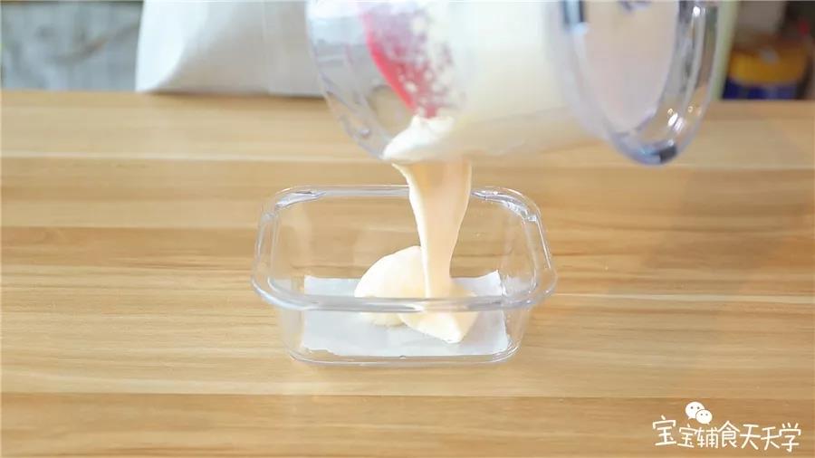 第5步：倒入山药蛋黄糊