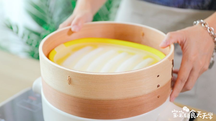 盖上盖子，蒸锅上汽后放入蒸20分钟即可