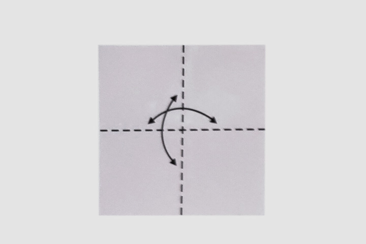 步骤1：沿虚线折出折痕。