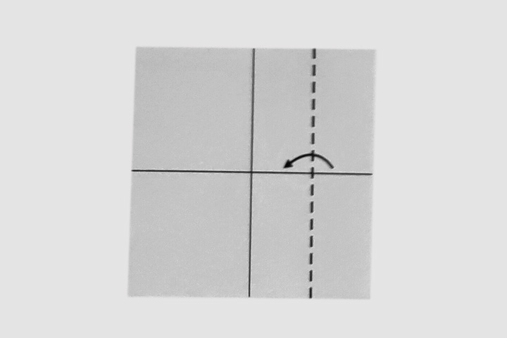 步骤2：沿右侧虚线折叠。