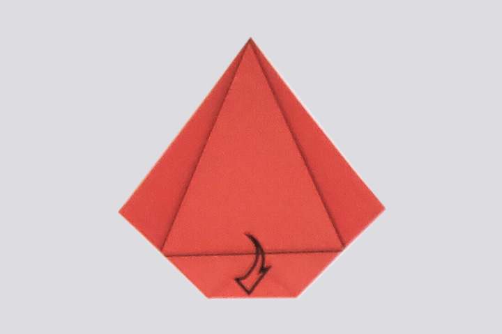 步骤10：将第一层沿折痕朝箭头方向拉起，压平。