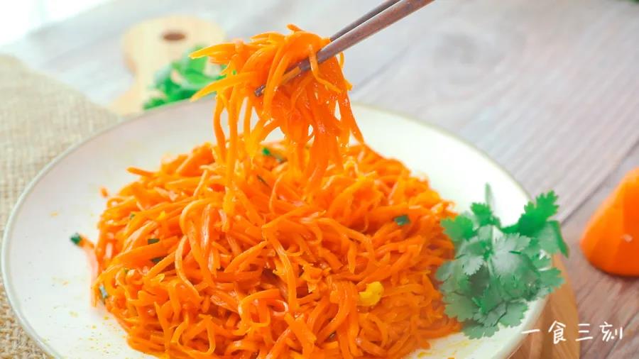 满满一大锅，但一上桌就几乎被抢光了……如果家里宝宝抗拒胡萝卜，或者身边有不爱吃胡萝卜的朋友，快试试这个做法，保证一口就爱上！