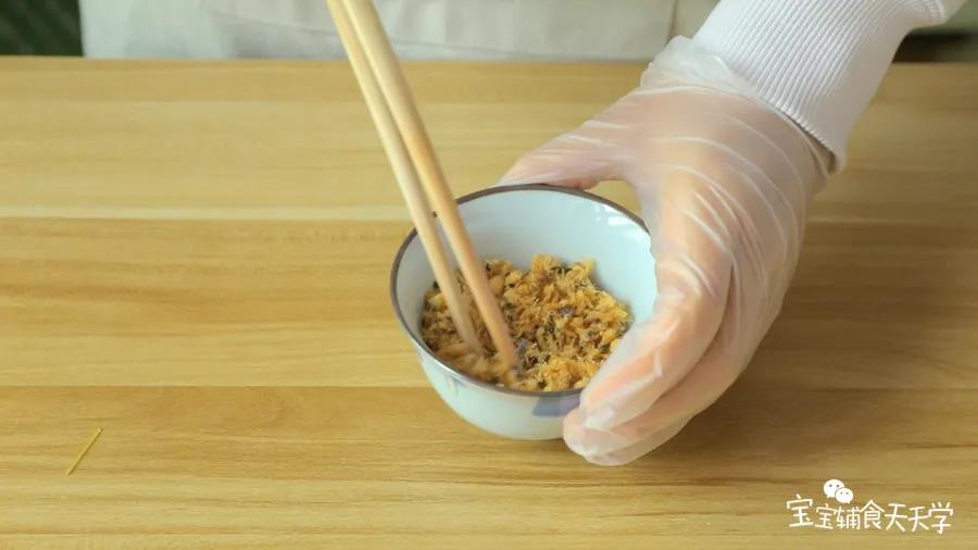 第2步：、肉松与花生酱混合均匀，备用