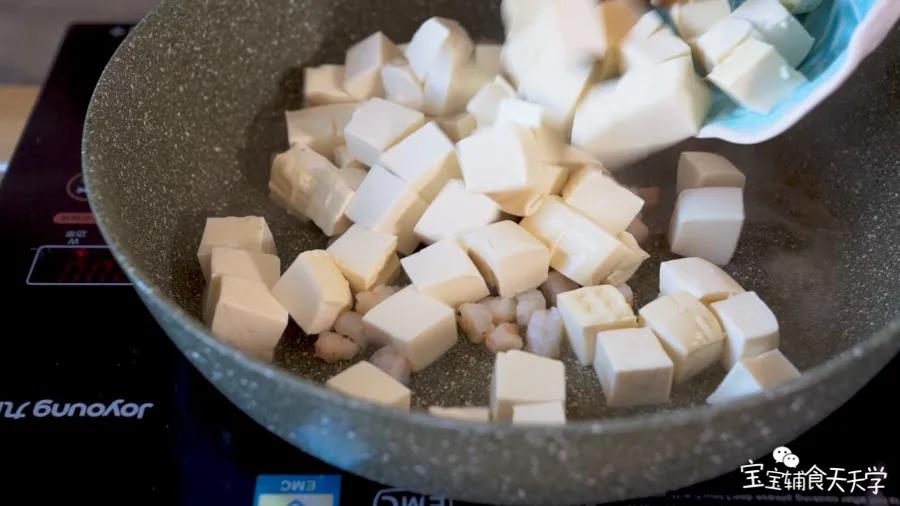 倒入豆腐块