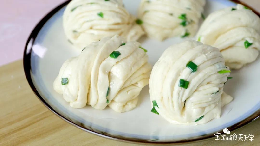 垫上油纸，放烤箱35度发酵30分钟左右，看到体积变大就可以了