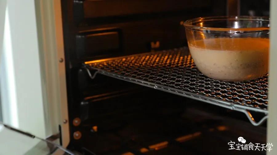 烤箱预热180度，烤25分钟，出炉后表面撒一层椰蓉开吃更美味