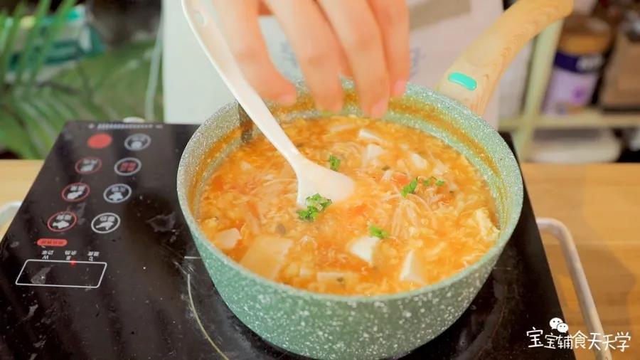 最后撒入香菜和砂糖、盐调味即可