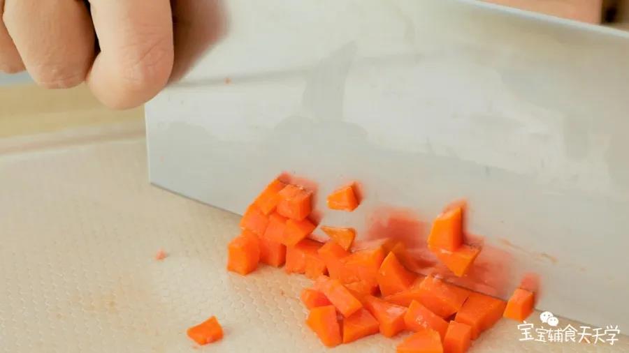 胡萝卜和小油菜剁碎