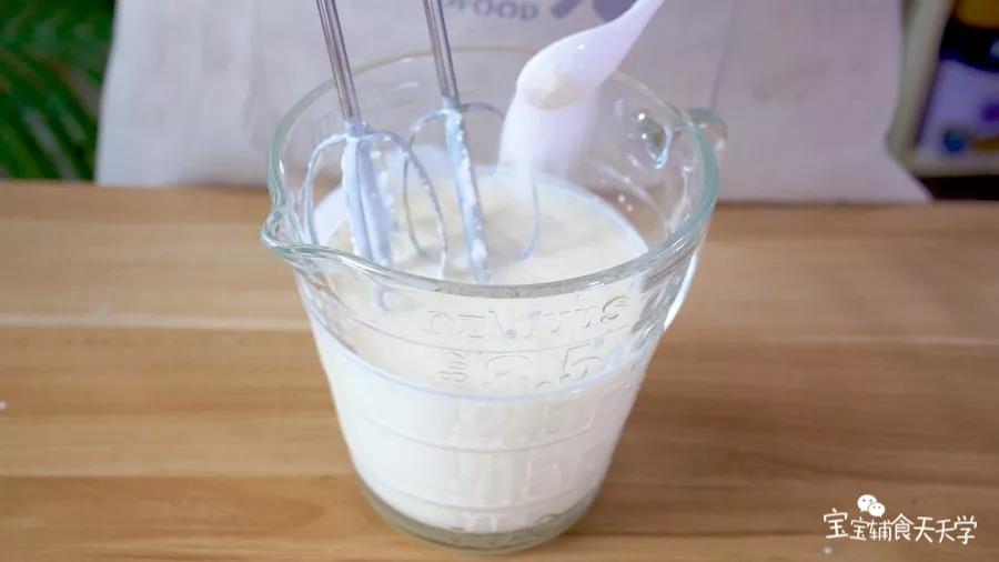 200克奶油加入15-20克细砂糖打发至8-10分发