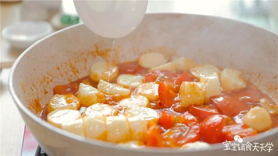 倒入白醋和调入盐