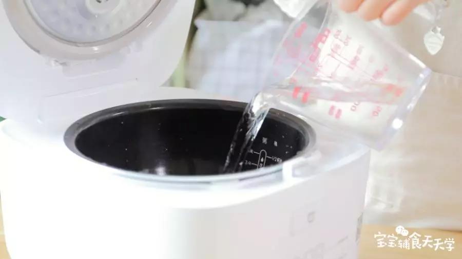 加入180g清水煮熟