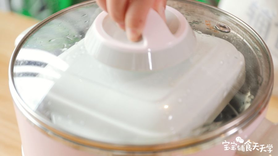 盖上盖子，冷水上锅蒸20分钟