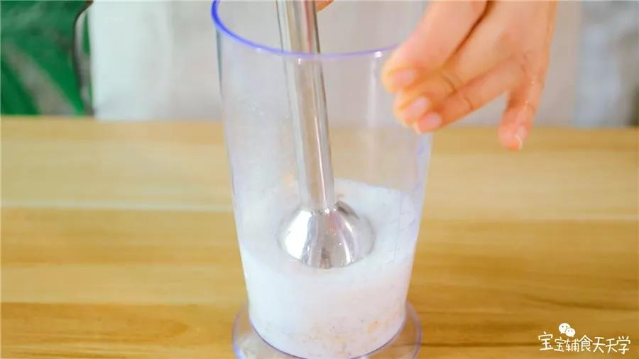 用搅拌棒稍微搅拌碎