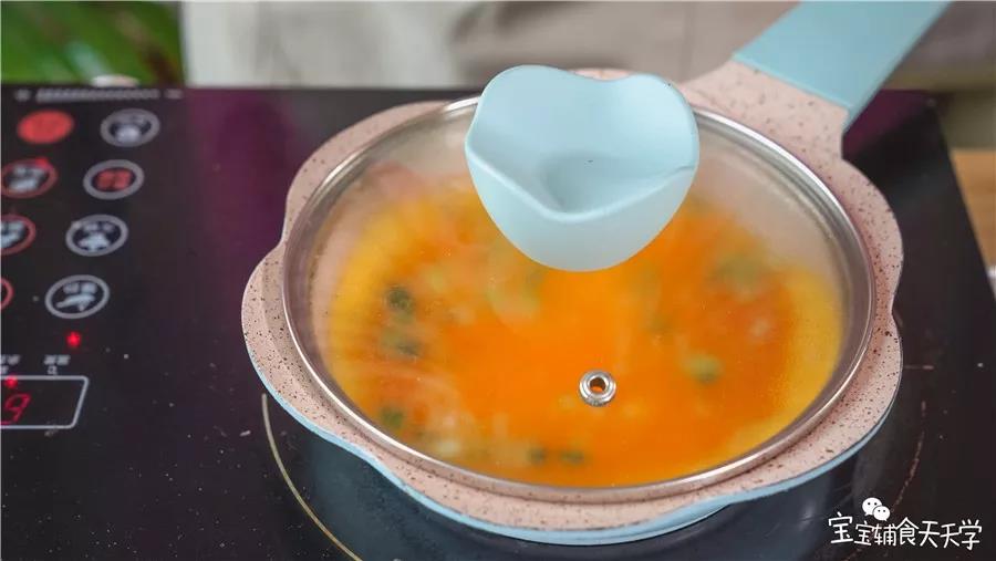 小火慢煎，加盖焖煮