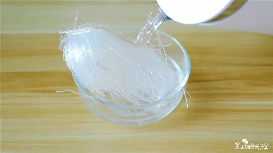 粉丝用清水浸泡