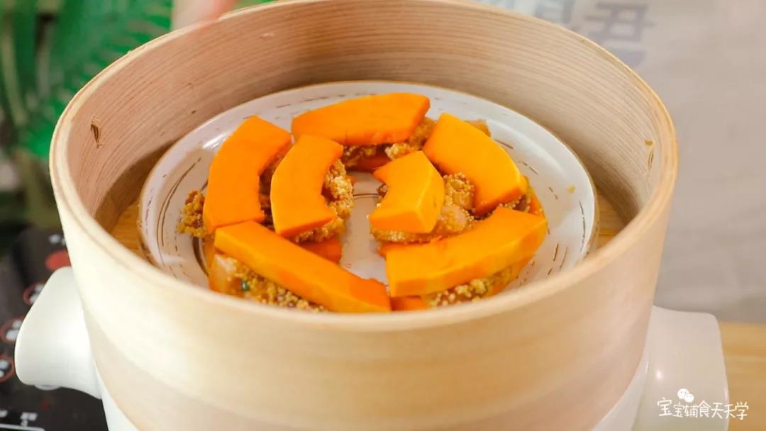 第7步：冷水上蒸锅蒸20-25分钟即可