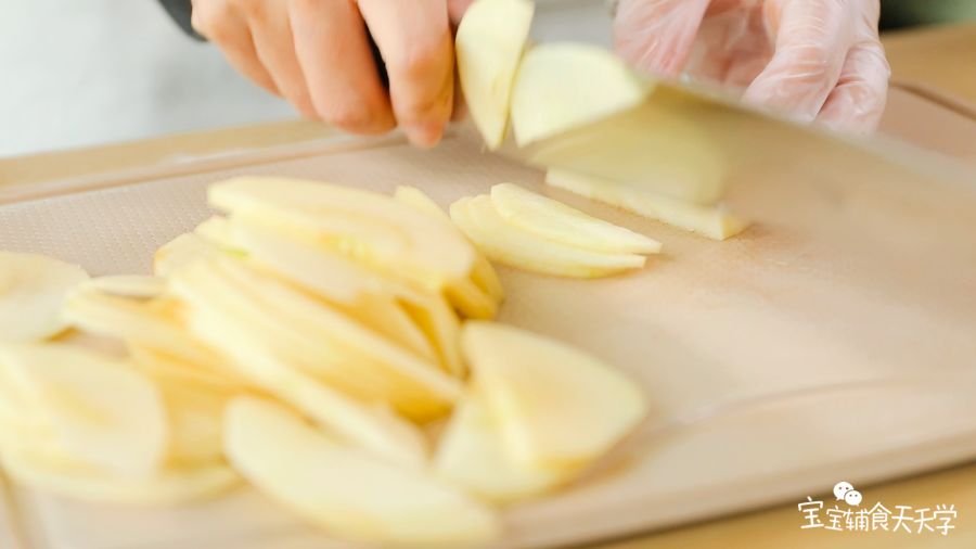 苹果去皮切薄片