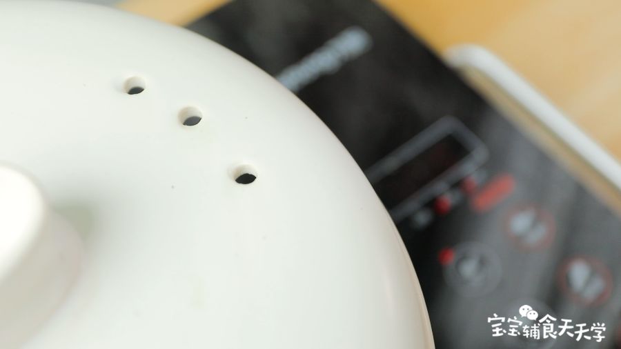 加入水煮约1-2小时（高压锅时间可以减半）