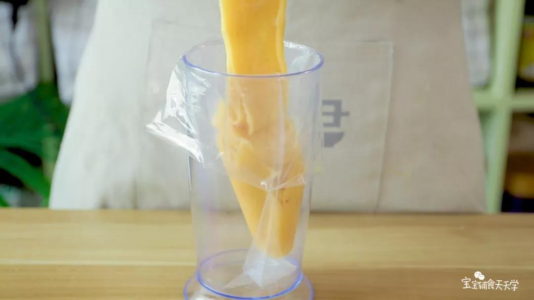 面糊装入裱花袋中