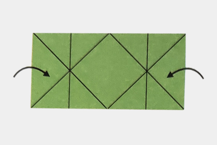 步骤2：沿折痕朝箭头方向压折，然后旋转。