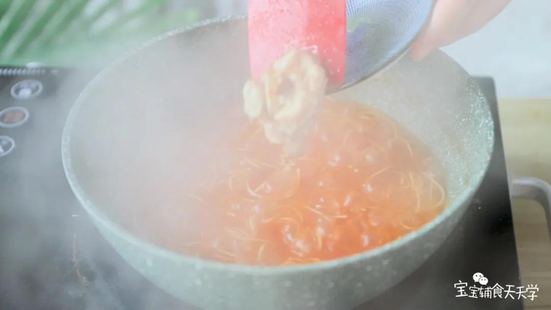 加入切好的鹅肝粒，再煮多1-2分钟即可