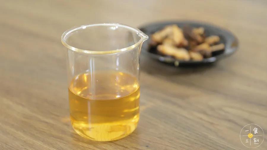 第4步：浸泡香菇的水过滤留起备用