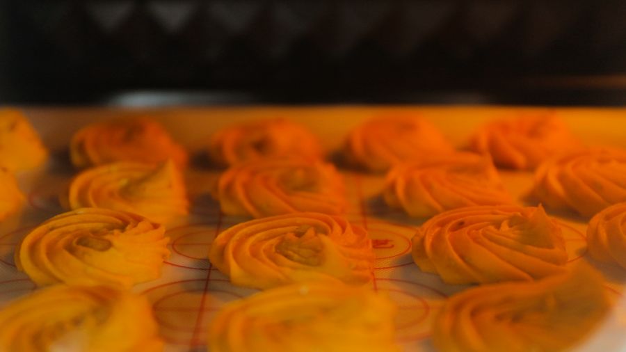 烤箱预热150度烤20分钟转120度烤20分钟即可