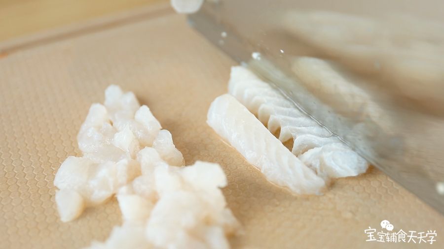 龙利鱼肉切碎
