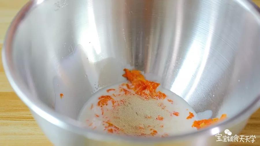 胡萝卜泥混合牛奶和酵母