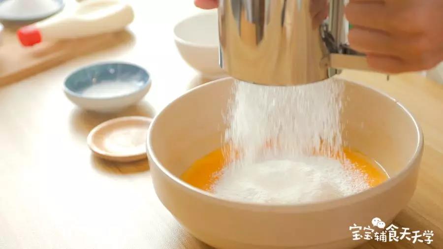 筛入低筋面粉和玉米淀粉