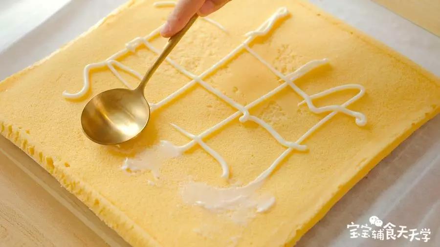 没有葱花和肉松的一面涂上沙拉酱