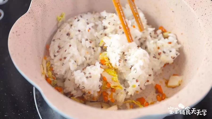 倒入藜麦饭翻炒
