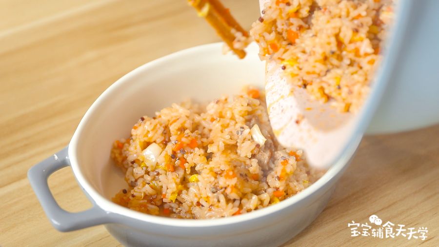 出锅后放入可进烤箱容器