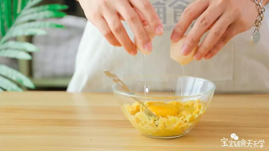 打入1个鸡蛋混合