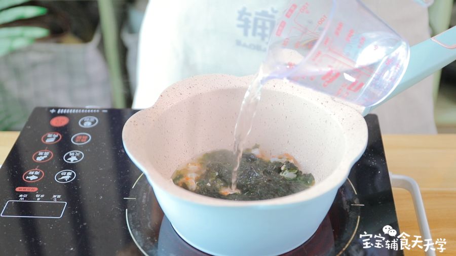 倒入适量清水烧开