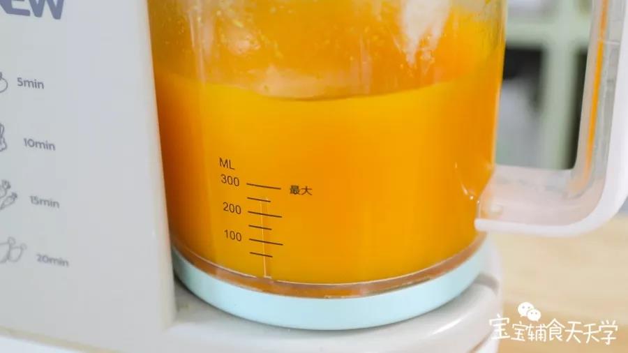 熟南瓜加入150克清水打成糊糊