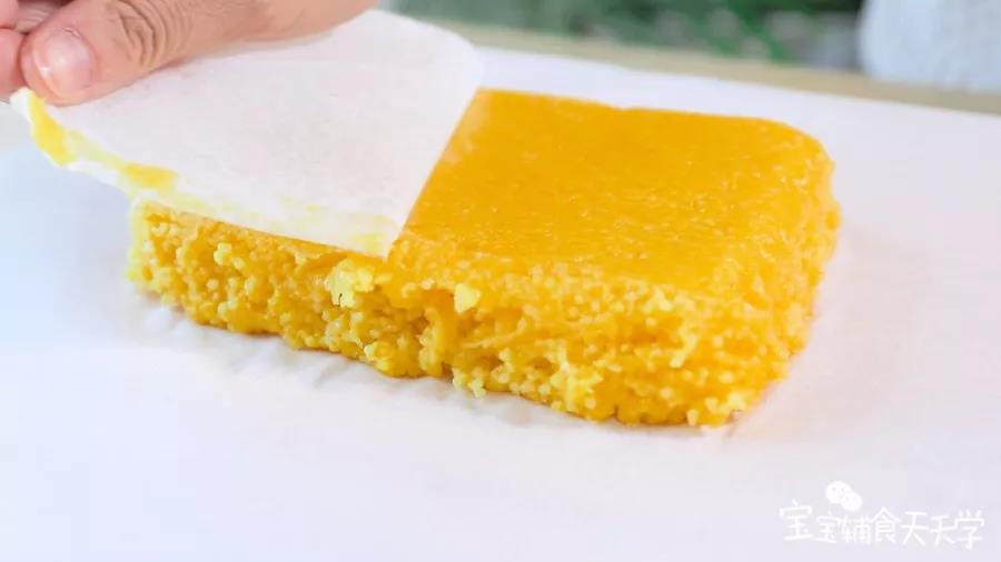 取出冷却后脱模，撕去油纸切块即可