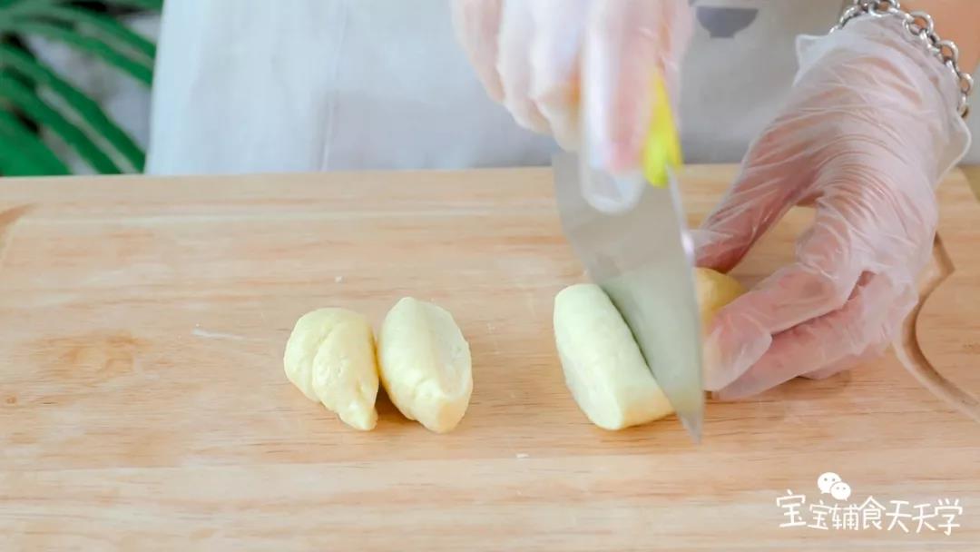 松弛好的面团分割成等份